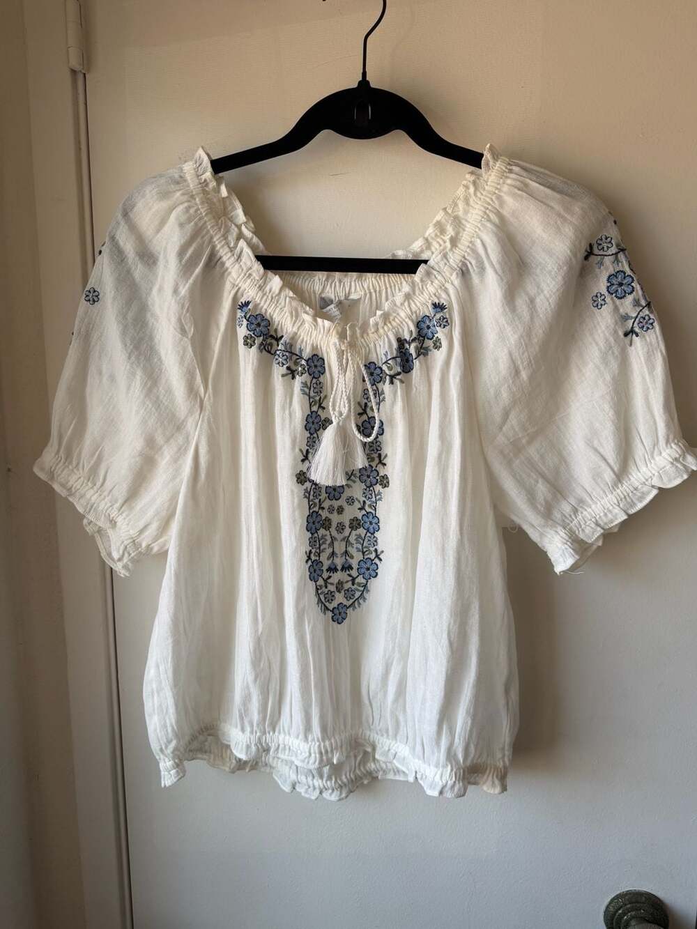 Lucky Brand Embroidered Peasant Blouse Size M White Blue Floral Tassel Top